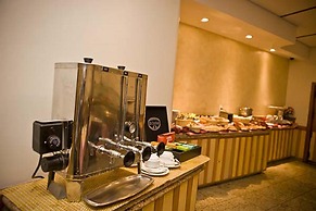 Carillon Plaza Hotel