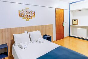 Carillon Plaza Hotel