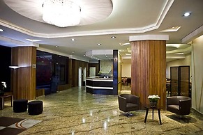 Carillon Plaza Hotel