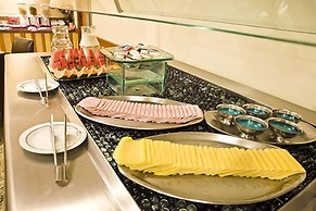 Carillon Plaza Hotel