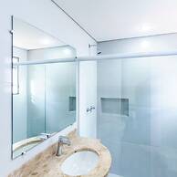 Carillon Plaza Hotel