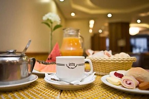 Carillon Plaza Hotel