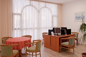 Alexandra Beach Hotel