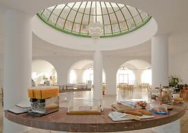 Alexandra Beach Hotel