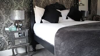 The Whittington & Cat