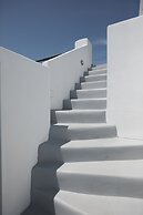 Oia Suites
