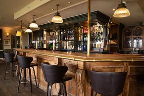 Royal Hotel, Bar & Grill