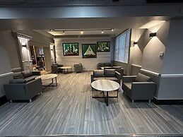 Royal Hotel, Bar & Grill