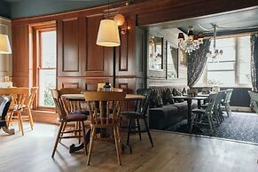 Royal Hotel, Bar & Grill