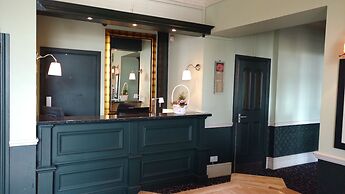 Royal Hotel, Bar & Grill