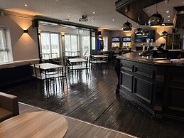 Royal Hotel, Bar & Grill
