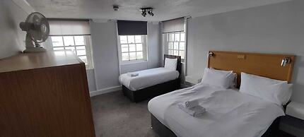 Royal Hotel, Bar & Grill