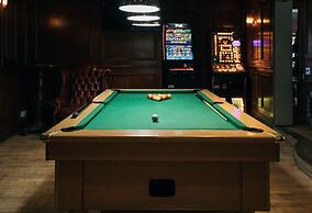 Royal Hotel, Bar & Grill