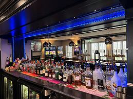 Royal Hotel, Bar & Grill