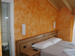 Azzano Holidays Bed & Breakfast