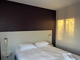 Brit Hotel L'Arrivée Guingamp