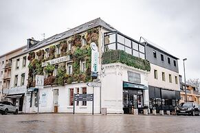 Brit Hotel L'Arrivée Guingamp