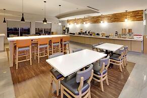 La Quinta Inn & Suites by Wyndham Dallas Love Field