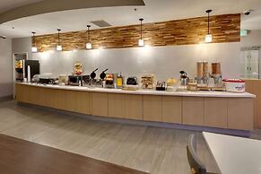 La Quinta Inn & Suites by Wyndham Dallas Love Field