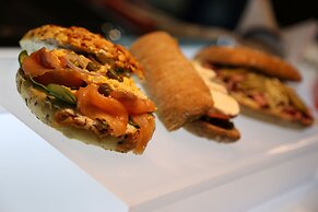 Centro Al Manhal by Rotana