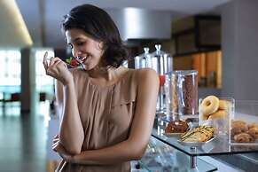 Centro Al Manhal by Rotana