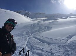 Mountain Exposure Luxury Chalets & Penthouses & Apartments