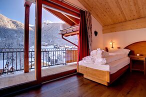 Mountain Exposure Luxury Chalets & Penthouses & Apartments