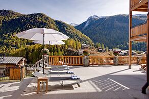 Mountain Exposure Luxury Chalets & Penthouses & Apartments