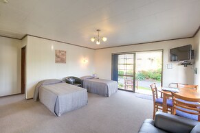 AAA Thames Court Motel