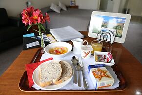 AAA Thames Court Motel