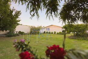 AAA Thames Court Motel