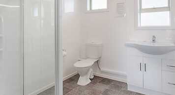 AAA Thames Court Motel