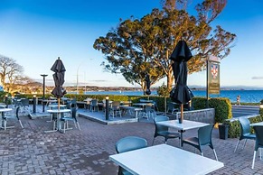 Twin Peaks Lakeside Inn