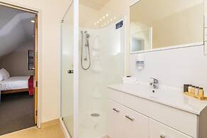 Twin Peaks Lakeside Inn