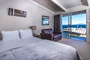 Twin Peaks Lakeside Inn