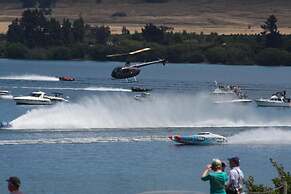 Twin Peaks Lakeside Inn