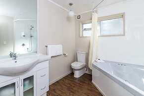 Twin Peaks Lakeside Inn