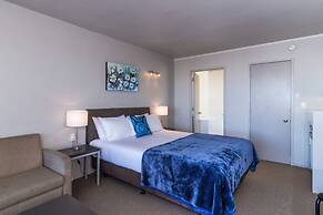 Twin Peaks Lakeside Inn