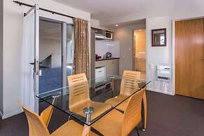 Twin Peaks Lakeside Inn