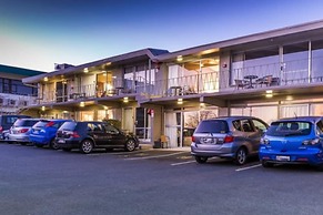 Twin Peaks Lakeside Inn