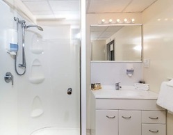 Twin Peaks Lakeside Inn