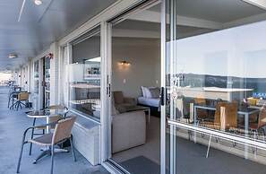 Twin Peaks Lakeside Inn