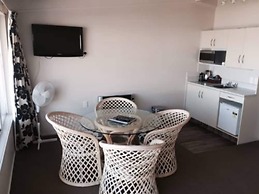 Twin Peaks Lakeside Inn