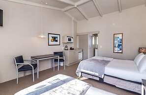 Twin Peaks Lakeside Inn