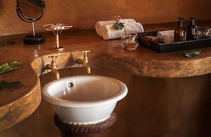 Pondoro Game Lodge  - Open to Kruger Park