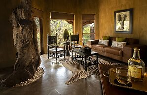 Pondoro Game Lodge  - Open to Kruger Park