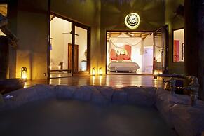 Pondoro Game Lodge  - Open to Kruger Park