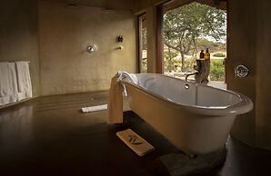 Pondoro Game Lodge  - Open to Kruger Park