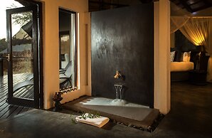 Pondoro Game Lodge  - Open to Kruger Park