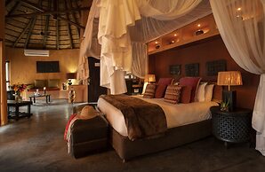 Pondoro Game Lodge - All inclusive - Open to Kruger Park